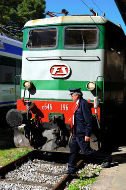 Il treno storico delle ferrovie italiane. Fotografie di Giulio Azzarello &copy;2017.