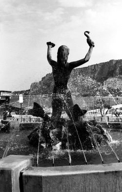 BIANCO NERO. Fotografie di Giulio Azzarello ©2021. BIANCO NERO. Fotografie di Giulio Azzarello ©2021.