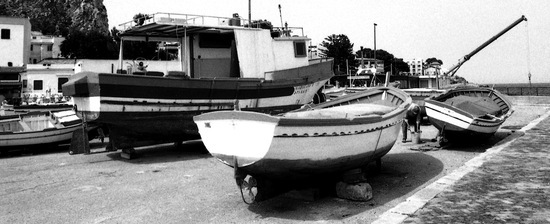 BIANCO NERO. Fotografie di Giulio Azzarello ©2021. BIANCO NERO. Fotografie di Giulio Azzarello ©2021.