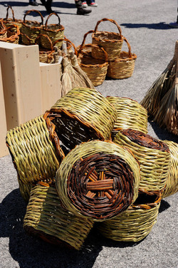 CESTO tipico tradizionale siciliano impagliato. Fotografie di Giulio Azzarello &copy;2014.