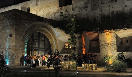 DANZE URBANE contemporanee per le vie di Palermo. Fotografie di Giulio Azzarello &copy;2014.