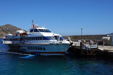 Il PORTO DI FAVIGNANA in Sicilia visioni panoramiche o particolari. Fotografie di Giulio Azzarello &copy;2014.