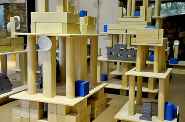 ANNE CLEMENCE de GROLEE e una sua installazione. Fotografie di Giulio Azzarello &copy;2014.