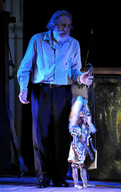 OPERA DEI PUPI di Mimmo Cuticchio in uno spettacolo natalizio a Palermo. Fotografie di Giulio Azzarello ©2014. OPERA DEI PUPI di Mimmo Cuticchio in uno spettacolo natalizio a Palermo. Fotografie di Giulio Azzarello ©2014.