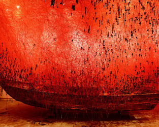 BIENNALE di VENEZIA padiglione giapponese. Foto di Giulio Azzarello &copy;2015 2016. Opera di Chiharu Shiota The KEY in the HAND .