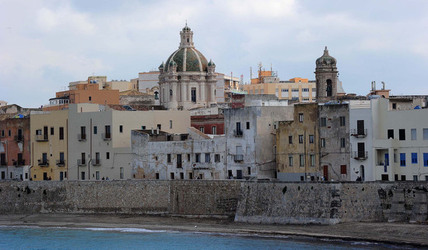 TRAPANI il centro storico il porto il mare la colombaia. Fotografie di Giulio Azzarello ©2014. TRAPANI il centro storico il porto il mare la colombaia. Fotografie di Giulio Azzarello ©2014.