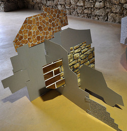 ANNE CLEMENCE de GROLEE e una sua installazione. Fotografie di Giulio Azzarello &copy;2014.