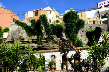 ISOLA DI USTICA il paese. Fotografie di Giulio Azzarello ©2016. ISOLA DI USTICA il paese. Fotografie di Giulio Azzarello ©2016.