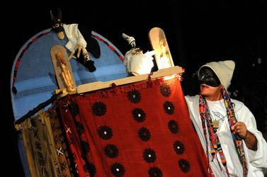 BRUNO LEONE e il suo Pulcinella spettacolo. Fotografie di Giulio Azzarello ©2014. BRUNO LEONE e il suo Pulcinella spettacolo. Fotografie di Giulio Azzarello ©2014.