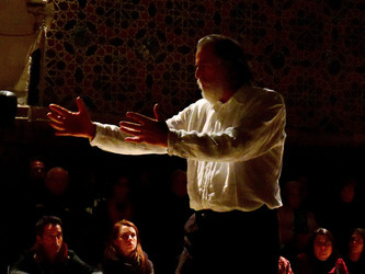 Mimmo Cuticchio in un suo spettacolo. Fotografie di Giulio Azzarello &copy;2017.