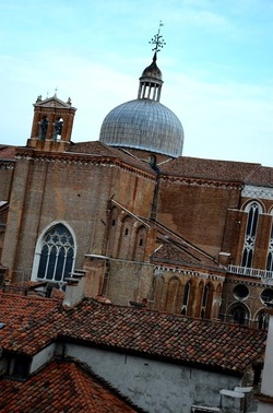 VENEZIA fotografie di Giulio Azzarello &copy;2022.