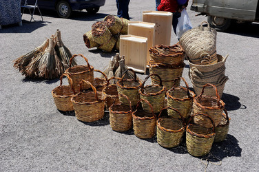 CESTO tipico tradizionale siciliano impagliato. Fotografie di Giulio Azzarello &copy;2014.
