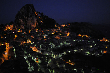 CALTABELLOTTA in Sicilia. Fotografie di Giulio Azzarello ©2014.