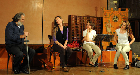 CARLO MAGNO spettacolo epico di e con Mimmo Cuticchio. Fotografie di Giulio Azzarello &copy;2014.