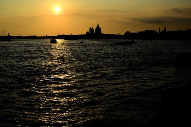 VENEZIA fotografie di Giulio Azzarello ©2020. VENEZIA fotografie di Giulio Azzarello ©2020.