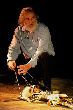 OPERA DEI PUPI di Mimmo Cuticchio in uno spettacolo natalizio a Palermo. Fotografie di Giulio Azzarello ©2014. OPERA DEI PUPI di Mimmo Cuticchio in uno spettacolo natalizio a Palermo. Fotografie di Giulio Azzarello ©2014.