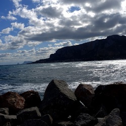 MONDELLO. Fotografe di Giulio Azzarello &copy;2023.