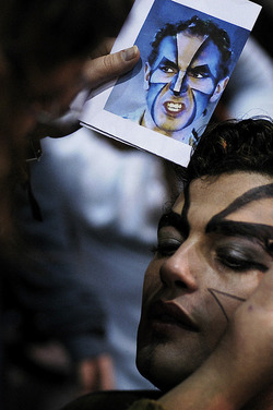 NOTREDAM de PARIS con giovani artisti. Fotografie di Giulio Azzarello ©2014. NOTREDAM de PARIS con giovani artisti. Fotografie di Giulio Azzarello ©2014.