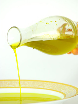 OLIO DI OLIVA di Sicilia. Fotografie di Giulio Azzarello &copy;2016.