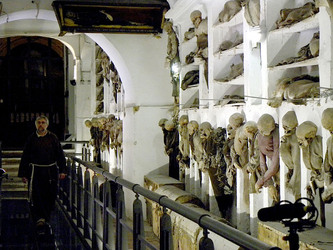 Le CATACOMBE di Palermo documentario film. Fotografie di scena e set di Giulio Azzarello &copy;2014.