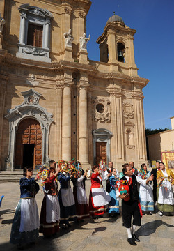 GRUPPO FOLK SICILIANO a Marsala. Fotografie di Giulio Azzarello &copy;2014.