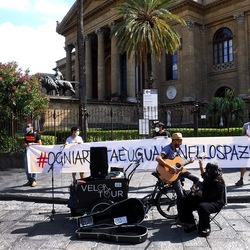 TEATRANTI che manifestano. Fotografie di Giulio Azzarello ©2020. TEATRANTI che manifestano. Fotografie di Giulio Azzarello ©2020.