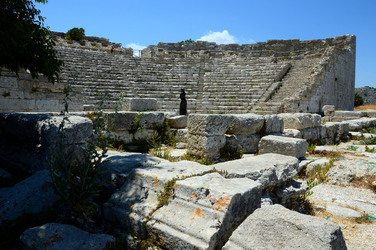 SEGESTA il sito archeologico il teatro greco e l acropoli. Panorami e particolari. Fotografie di Giulio Azzarello &copy;2014.