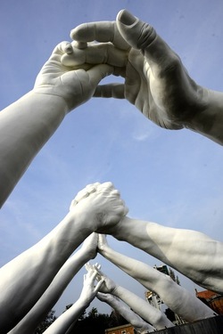 LE MANI DI LORENZO QUENN Biennale di Venezia. Fotografie di Giulio Azzarello &copy;2020.