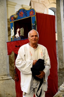 BRUNO LEONE Pulcinella. Fotografie di Giulio Azzarello ©2020. BRUNO LEONE Pulcinella. Fotografie di Giulio Azzarello ©2020.