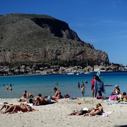 MONDELLO. Fotografie di Giulio Azzarello &copy;2024.