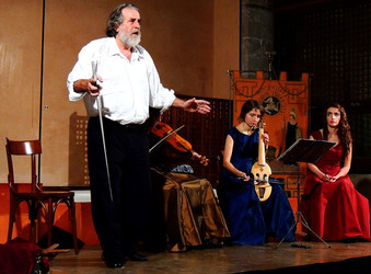 CARLO MAGNO spettacolo epico di e con Mimmo Cuticchio. Fotografie di Giulio Azzarello &copy;2014.