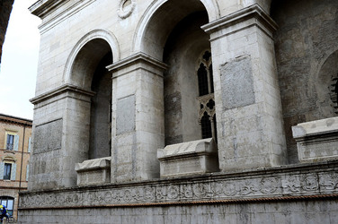 TEMPIO MALATESTIANO e SPIAGGIA di Rimini. Fotografie di Giulio Azzarello &copy;2016.