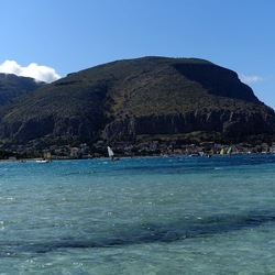 MONDELLO. Fotografie di Giulio Azzarello ©2024. MONDELLO. Fotografie di Giulio Azzarello ©2024.