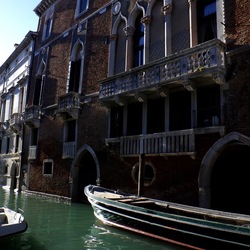 VENEZIA fotografie di Giulio Azzarello &copy;2022.