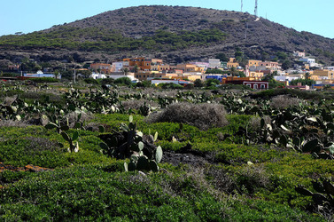 ISOLA DI LINOSA panoramiche e particolari. Fotografie di Giulio Azzarello &copy;2014.
