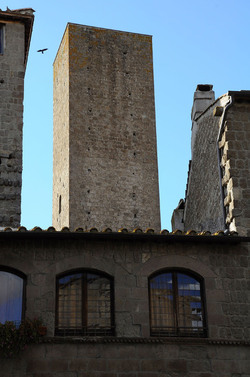 VITERBO e il suo centro storico. Fotografie di Giulio Azzarello &copy;2014.