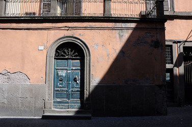 VITERBO e il suo centro storico. Fotografie di Giulio Azzarello &copy;2014.