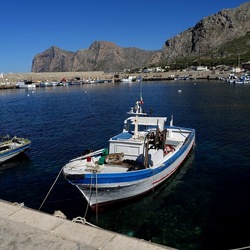 ISOLA. Fotografie di Giulio Azzarello &copy;2024.
