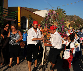 PROCESSIONE RELIGIOSA DEL MARE a Linosa. Fotografie di Giulio Azzarello ©2014. PROCESSIONE RELIGIOSA DEL MARE a Linosa. Fotografie di Giulio Azzarello ©2014.