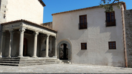 IL CHIOSTRO di S.Angelo di Brolo Messina . Fotografie di Giulio Azzarello ©2014. IL CHIOSTRO di S.Angelo di Brolo Messina . Fotografie di Giulio Azzarello ©2014.