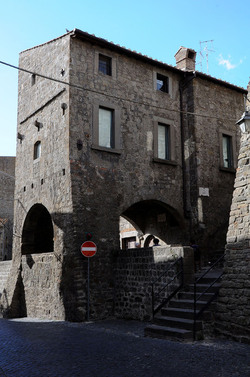 VITERBO e il suo centro storico. Fotografie di Giulio Azzarello &copy;2014.