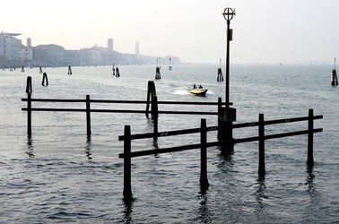 VENEZIA fotografie di Giulio Azzarello ©2020. VENEZIA fotografie di Giulio Azzarello ©2020.