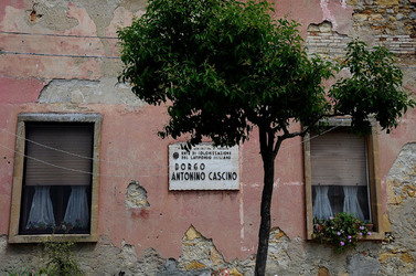 BORGO RURALE in provincia di Enna in Sicilia. Fotografie di Giulio Azzarello &copy;2014.