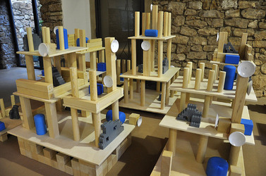 ANNE CLEMENCE de GROLEE e una sua installazione. Fotografie di Giulio Azzarello &copy;2014.