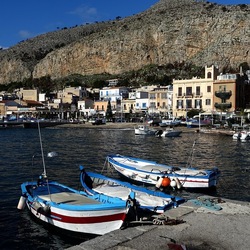 MONDELLO. Fotografie di Giulio Azzarello &copy;2024.