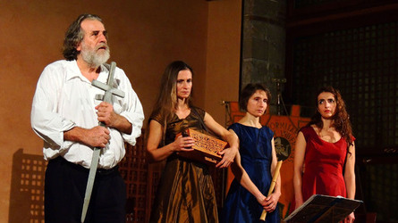 CARLO MAGNO spettacolo epico di e con Mimmo Cuticchio. Fotografie di Giulio Azzarello &copy;2014.