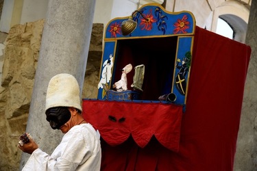 BRUNO LEONE Pulcinella. Fotografie di Giulio Azzarello ©2020. BRUNO LEONE Pulcinella. Fotografie di Giulio Azzarello ©2020.