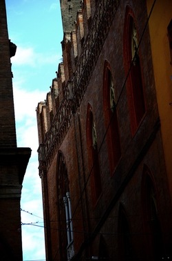 BOLOGNA centro storico. Fotografie di Giulio Azzarello &copy;2018.