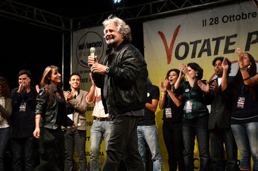 I COMIZI di BEPPE GRILLO in Sicilia a Palermo alcuni momenti. Fotografie di Giulio Azzarello &copy;2014.