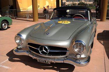 AUTO CLASSICHE ovvero la loro modernit&agrave; in mostra con tanti modelli del passato. Fotografie di Giulio Azzarello &copy;2014.